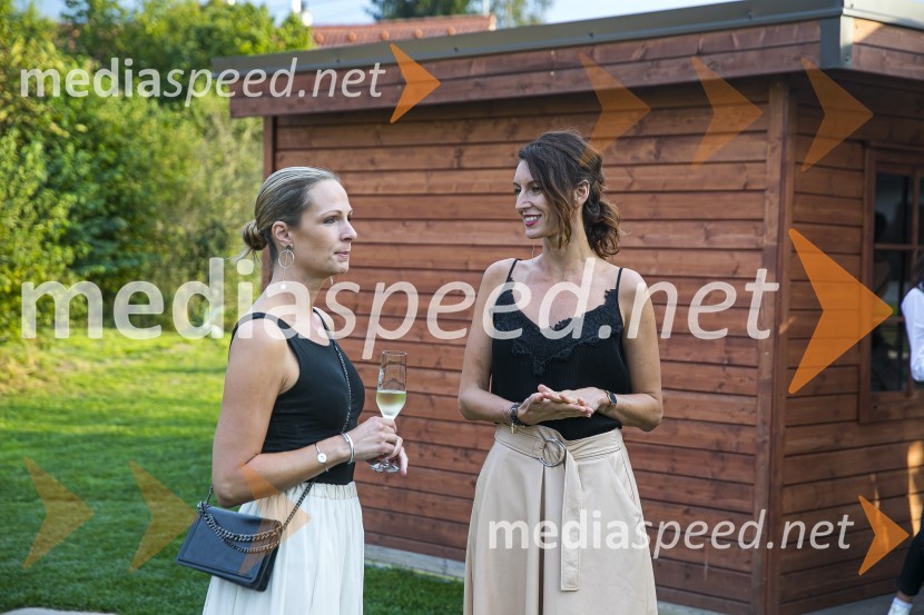  Mateja Špiranec, odgovorna urednica revije Obrazi;  Sanja Macur, voditeljicaAlenka Kesar je izdala knjigo Druga žena