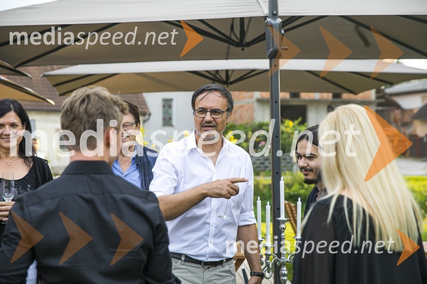  ... ;  Kamenko Kesar, marketinški strokovnjak in pisec, lastnik agencije Adrema;  Alenka Kesar, avtorica knjige Druga žena, agencija AdremaAlenka Kesar je izdala knjigo Druga žena