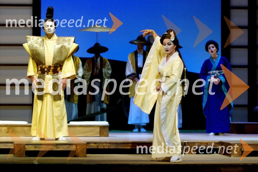 Dušan Topolovec, v vlogi Princa Jamadorija in Olga Romanko, v vlogi Madame ButterflyPremiera opere Madame Butterfly