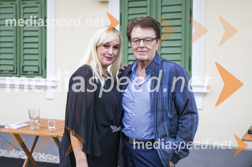 Alenka Kesar z očetom.Alenka Kesar je izdala knjigo Druga žena