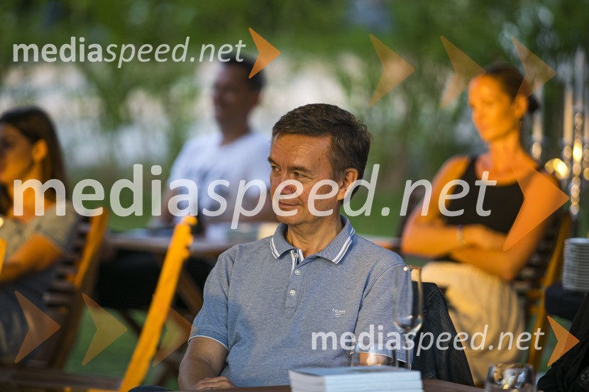  Matjaž MirtAlenka Kesar je izdala knjigo Druga žena