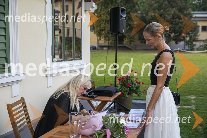  Alenka Kesar, avtorica knjige Druga žena, agencija Adrema;  Mateja Špiranec, odgovorna urednica revije ObraziAlenka Kesar je izdala knjigo Druga žena