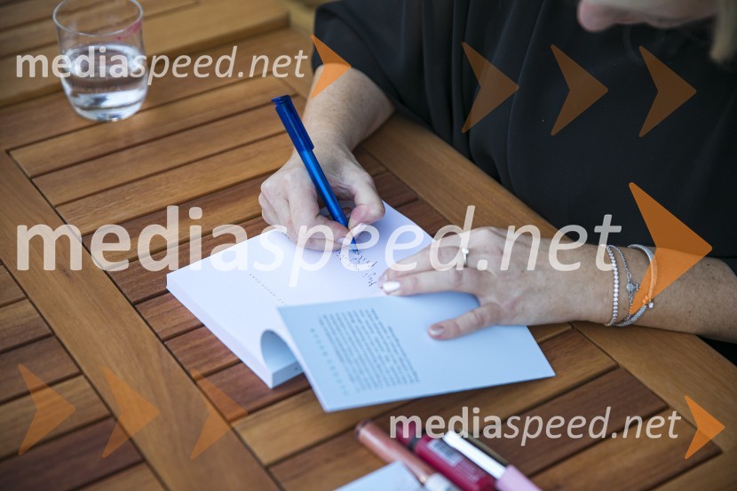 Alenka Kesar je izdala knjigo Druga žena