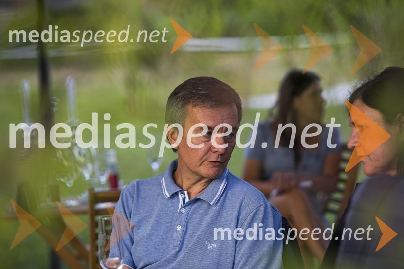  Matjaž MirtAlenka Kesar je izdala knjigo Druga žena