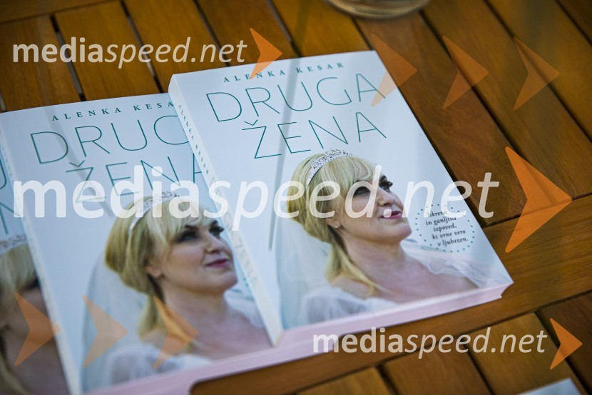 Alenka Kesar je izdala knjigo Druga žena