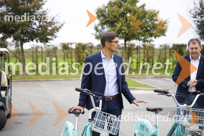  Matjaž Rakovec, župan Mestne občine Kranj;  ... Dnevi domačih dobrot v Kranju, okrogla miza