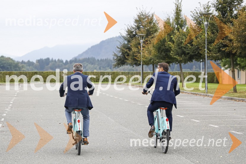  ... ;  Matjaž Rakovec, župan Mestne občine KranjDnevi domačih dobrot v Kranju, okrogla miza