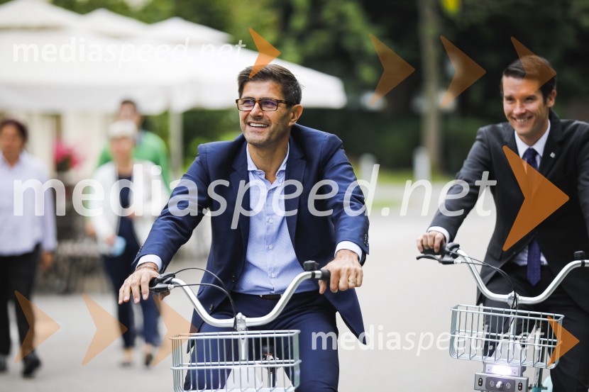  Matjaž Rakovec, župan Mestne občine Kranj;  ... Dnevi domačih dobrot v Kranju, okrogla miza