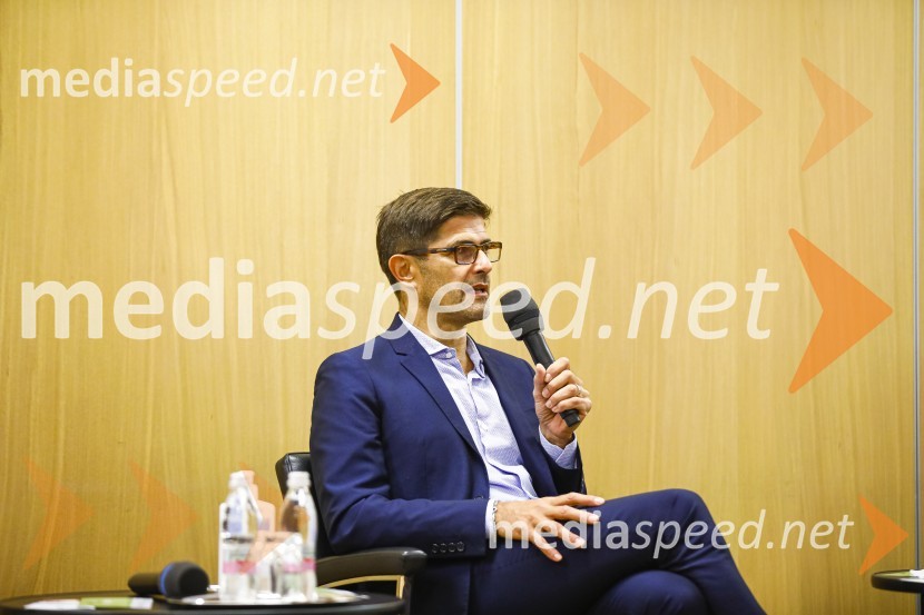  Matjaž Rakovec, župan Mestne občine KranjDnevi domačih dobrot v Kranju, okrogla miza