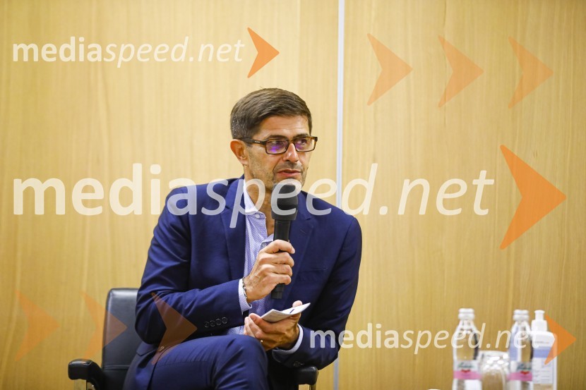  Matjaž Rakovec, župan Mestne občine KranjDnevi domačih dobrot v Kranju, okrogla miza