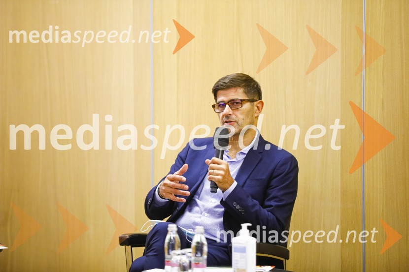  Matjaž Rakovec, župan Mestne občine KranjDnevi domačih dobrot v Kranju, okrogla miza