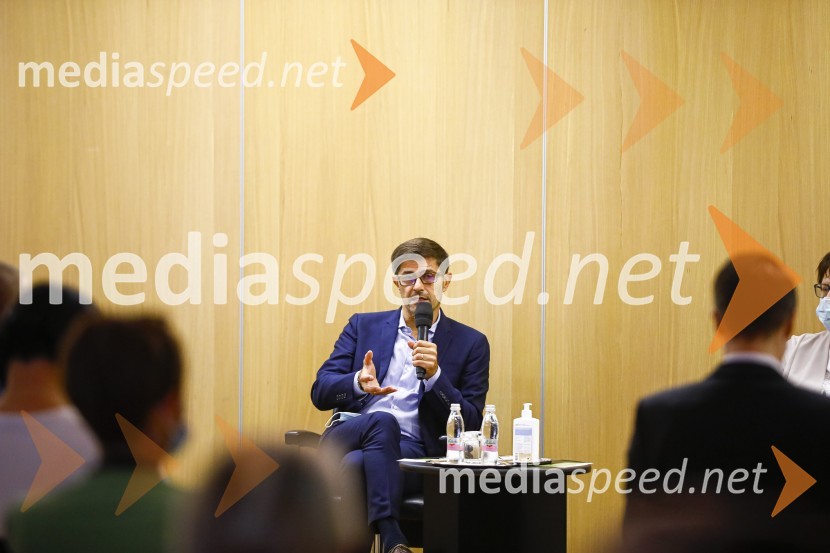  Matjaž Rakovec, župan Mestne občine KranjDnevi domačih dobrot v Kranju, okrogla miza