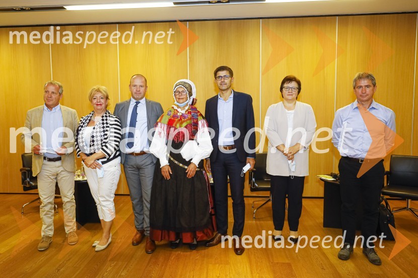  ... ;  ... ;  ... ;  ... ;  Matjaž Rakovec, župan Mestne občine Kranj;  ... ;  ... Dnevi domačih dobrot v Kranju, okrogla miza