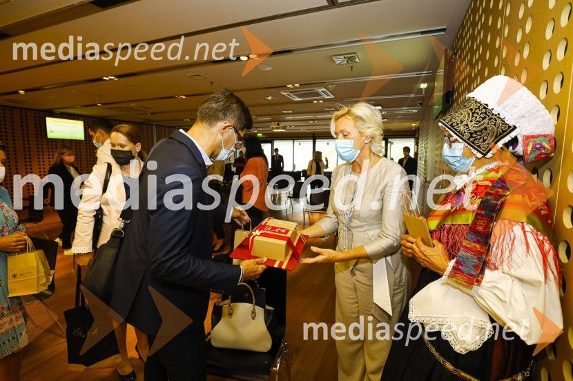  Matjaž Rakovec, župan Mestne občine Kranj;  ... ;  ... Dnevi domačih dobrot v Kranju, okrogla miza