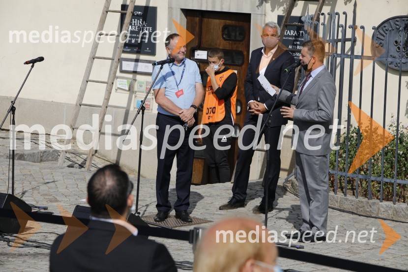  Stane Kocutar, mestni viničar, skrbnik Stare trte, novinar Radia Maribor, zgodovinar;  Aleksander Saša Arsenovič, župan, Mestna občina Maribor;  Robert Levstek,  odgovorni urednik Radia Maribor, moderator prireditevSvečana trgatev stare trte 2020