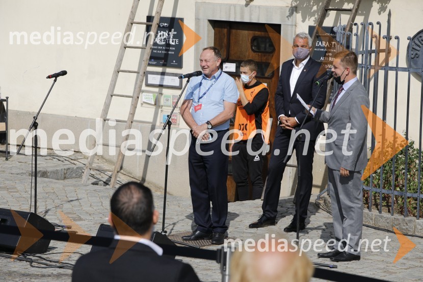  Stane Kocutar, mestni viničar, skrbnik Stare trte, novinar Radia Maribor, zgodovinar;  Aleksander Saša Arsenovič, župan, Mestna občina Maribor;  ... Svečana trgatev stare trte 2020