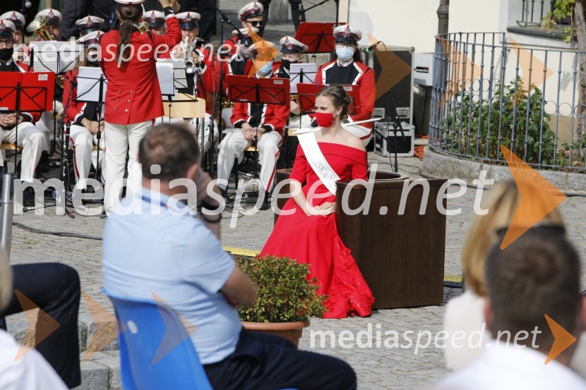  Neža Jarc, Mariborska vinska kraljica 2020Svečana trgatev stare trte 2020