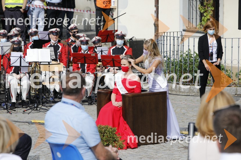  Neža Jarc, Mariborska vinska kraljica 2020;  Ana Protner, 11. Mariborska vinska kraljica, Vina JoanessSvečana trgatev stare trte 2020