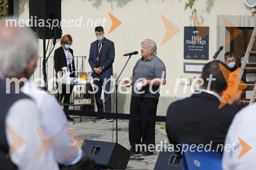  Tone Partljič, pisateljSvečana trgatev stare trte 2020