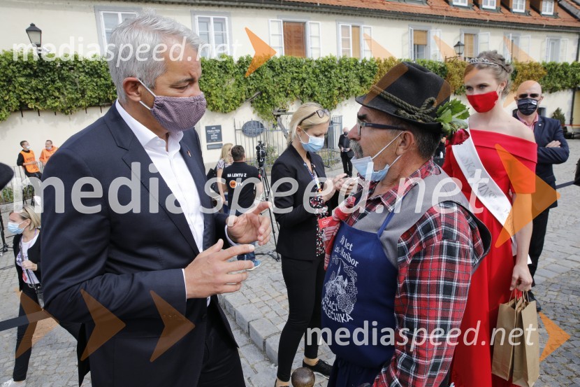  Aleksander Saša Arsenovič, župan, Mestna občina Maribor;  Alojz  Jenuš - Slavek, outar in brač iz MalečnikaSvečana trgatev stare trte 2020
