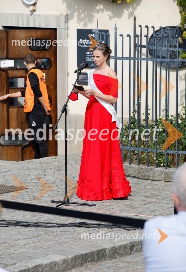  Neža Jarc, Mariborska vinska kraljica 2020Svečana trgatev stare trte 2020