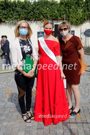  Simona Hauptman, Kmetijsko gozdarski zavod Maribor, vodja kmetijske svetovalne službe, specialistka za vinogradništvo;  Neža Jarc, Mariborska vinska kraljica 2020;  Marjetka Jarc, vino in turistična kmetija JarcSvečana trgatev stare trte 2020