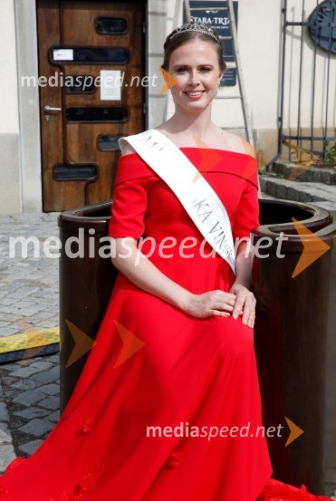  Neža Jarc, Mariborska vinska kraljica 2020Svečana trgatev stare trte 2020