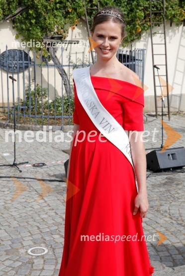  Neža Jarc, Mariborska vinska kraljica 2020Svečana trgatev stare trte 2020