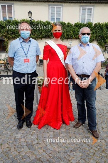  Stane Kocutar, mestni viničar, skrbnik Stare trte, novinar Radia Maribor, zgodovinar;  Neža Jarc, Mariborska vinska kraljica 2020;  ... Svečana trgatev stare trte 2020