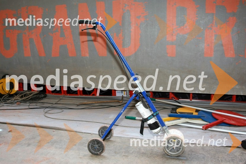 Priprava za označevanje črteSPEEDWAY GRAND PRIX, VN Nemčije, odpadli trening