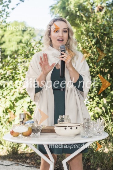  Ana Žontar Kristanc, kuharica, avtorica knjig