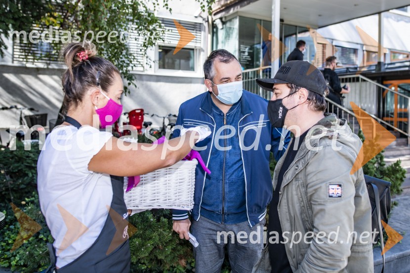  Lea Bulajič; mag. Damijan Toplak, gospodarski novinar, Večer;  Matija Stepišnik, odgovorni urednik, VečerS Kruhom roza oktober skupna podpora za Združenje Europa Donna Slovenija