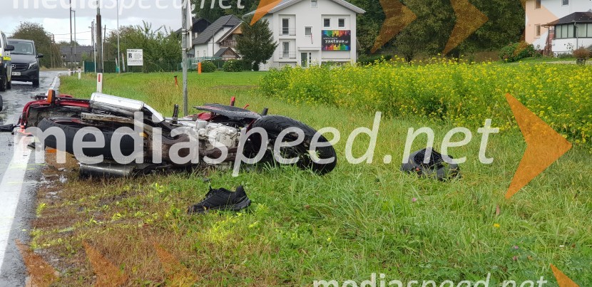 Prometna nesreča, preminil motorist