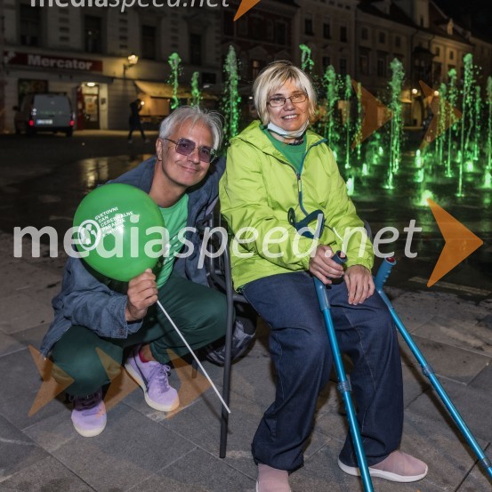  Rok Vilčnik, pesnik, dramatik, glasbenik;  Nives Brešan, uporabnica VDC SončekZeleno obarvan Mariborski grad in fontana na Glavnem trgu ob svetovnem dnevu cerebralne paralize