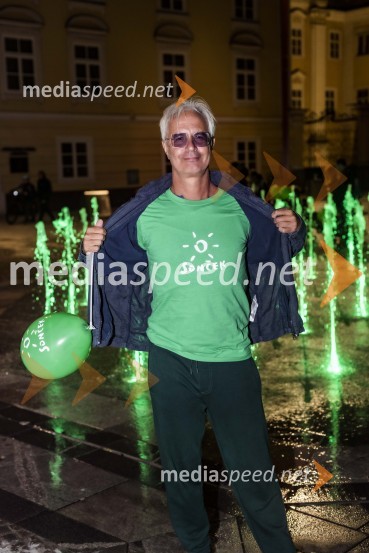  Rok Vilčnik, pesnik, dramatik, glasbenikZeleno obarvan Mariborski grad in fontana na Glavnem trgu ob svetovnem dnevu cerebralne paralize