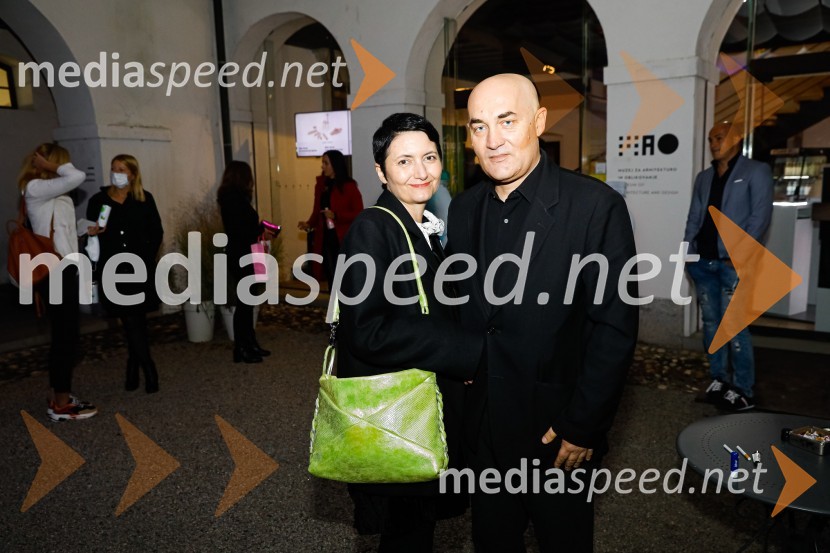  Petra Pogorevc, dramaturginja in urednica knjižnice MGL;  Goran Garevski, podpredsednik inženiringa System Software and Tools v družbi ComtradeNatasa Hrupic, Draž in Prik modna revija, Ljubljana Fashion Week 2020