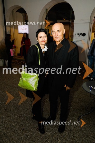  Petra Pogorevc, dramaturginja in urednica knjižnice MGL;  Goran Garevski, podpredsednik inženiringa System Software and Tools v družbi ComtradeNatasa Hrupic, Draž in Prik modna revija, Ljubljana Fashion Week 2020