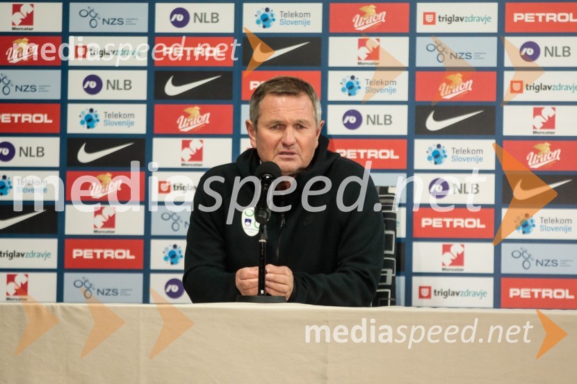  Matjaž Kek, selektor slovenske nogometne reprezentancePrijateljska tekma, Slovenija : San Marino