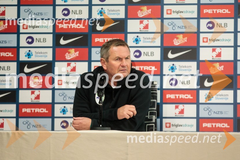  Matjaž Kek, selektor slovenske nogometne reprezentancePrijateljska tekma, Slovenija : San Marino