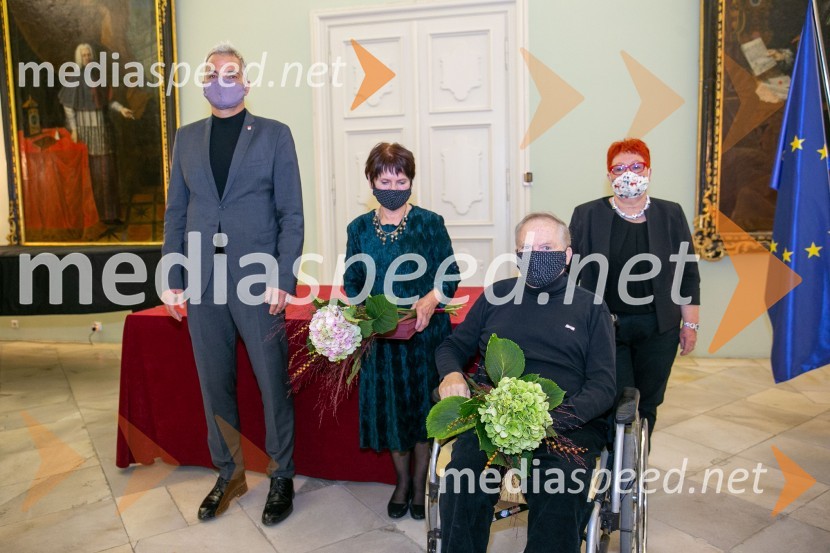  Aleksander Saša Arsenovič, župan, Mestna občina Maribor;  Breda Varl, likovna ustvarjalka, upokojena direktorica LGM;  Tine Varl, likovni ustvarjalec;  Zdenka Križanič, mestna svetnica, Lista župana Andreja Fištravca, predsednica odbora za podelitev Glazarjevih nagradSprejem Glazerjevih nagrajencev