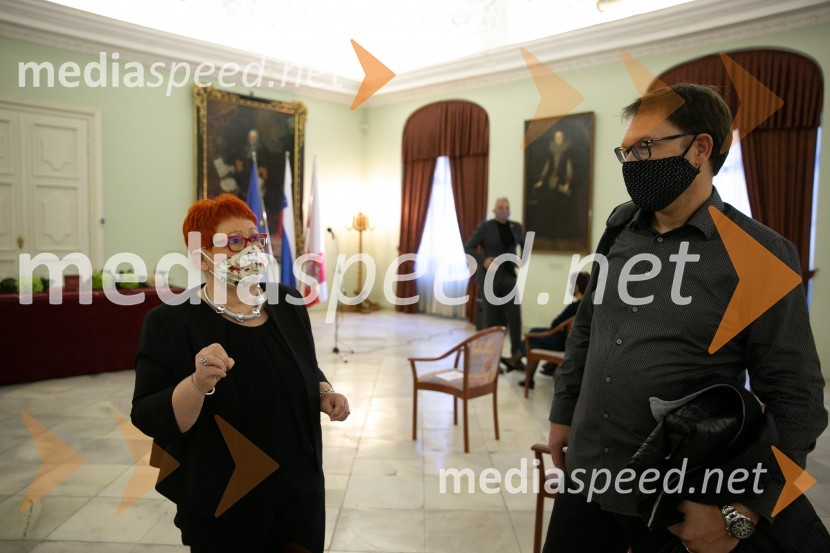  Zdenka Križanič, mestna svetnica, Lista župana Andreja Fištravca, predsednica odbora za podelitev Glazarjevih nagrad;  ... Sprejem Glazerjevih nagrajencev