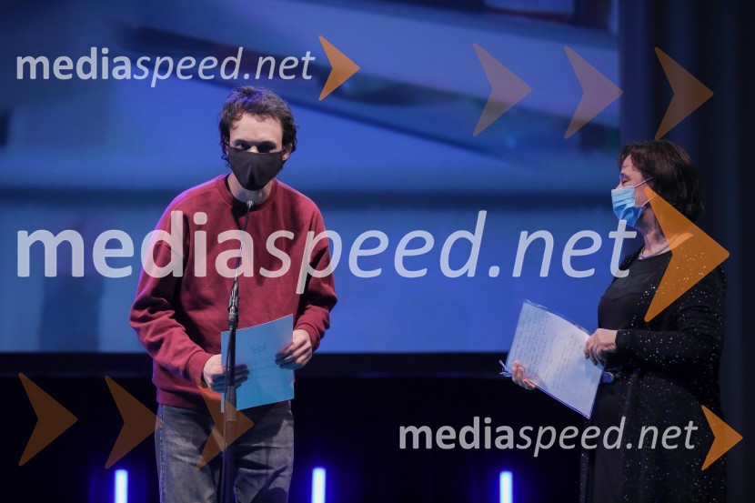  Luka Marčetić, igralec, režiser in scenarist;  Jelka Stergel, direktorica, Slovenski Filmski FestivalPodelitev nagrad vesna, Festival slovenskega filma