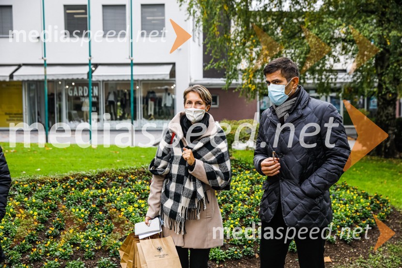  ... ;  Matjaž Rakovec, župan Mestne občine KranjOtvoritev razstave Ptičje hišice v Kranju