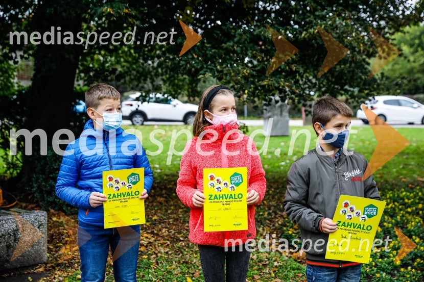  Leon Šturm;  Lili Lovrečić;  Izak RosulnikOtvoritev razstave Ptičje hišice v Kranju