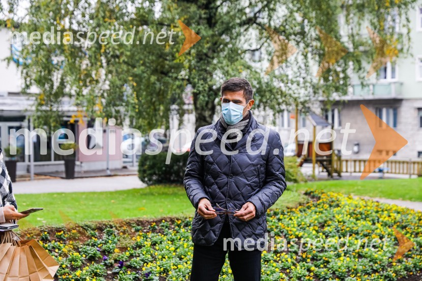  Matjaž Rakovec, župan Mestne občine KranjOtvoritev razstave Ptičje hišice v Kranju