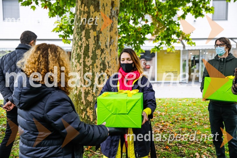  Manuela Piškur, Merkur;  ... ;  ... Otvoritev razstave Ptičje hišice v Kranju