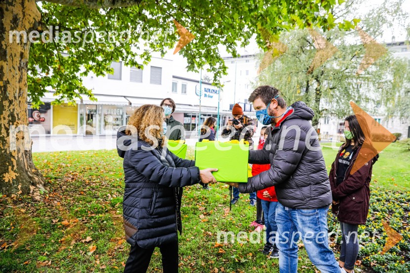  Manuela Piškur, Merkur;  ... Otvoritev razstave Ptičje hišice v Kranju
