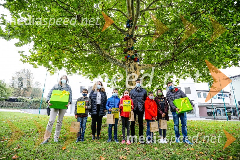  ... ;  Izak Rosulnik;  Manuela Piškur, Merkur;  Leon Šturm;  Lili Lovrečić;  Tomaž Rakovec;  ... ;  ... ;  ... Otvoritev razstave Ptičje hišice v Kranju