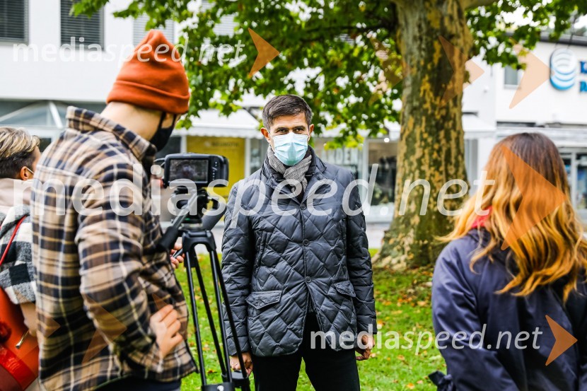  ... ;  Matjaž Rakovec, župan Mestne občine Kranj;  ... Otvoritev razstave Ptičje hišice v Kranju