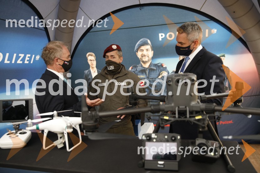  Aleš Hojs, Minister za notranje zadeve;  ... ;  Karl Nehammer, minister za notranje zadeve AvstrijePolicijski droni - skupna vaja slovenske in avstrijske policije